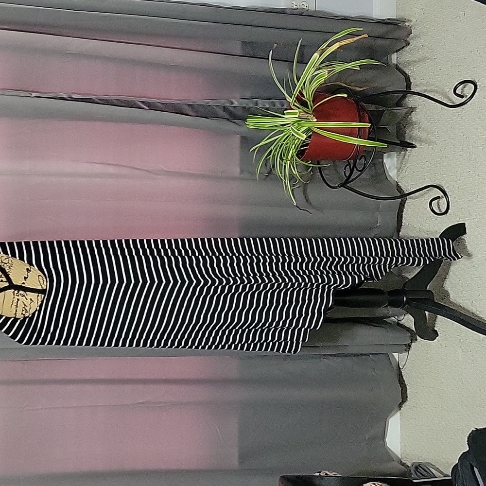 Dress - Picture 2 of 6
